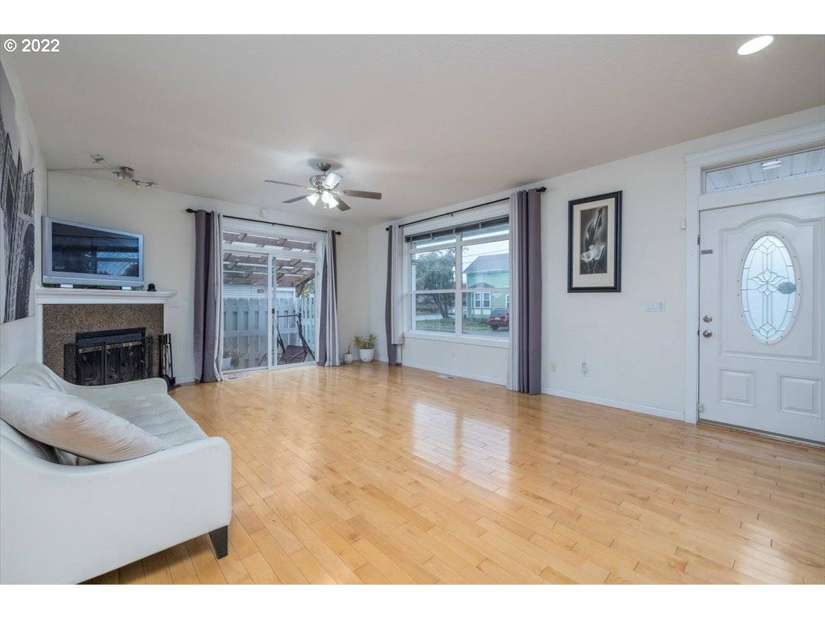 Portland, OR 97206,6021 SE 67TH AVE