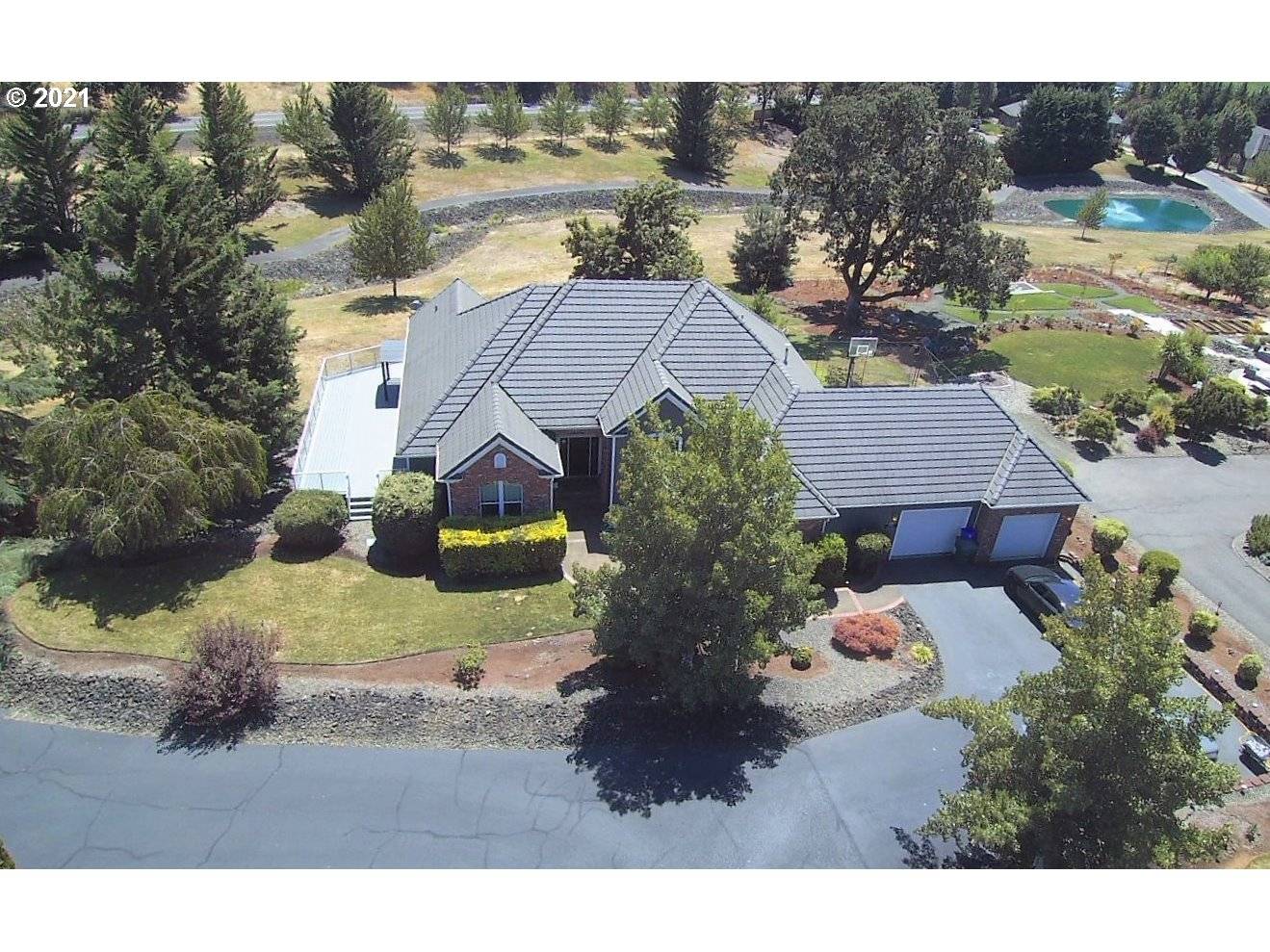295 FAIRWAY VILLAGE LN, Roseburg, OR 97471