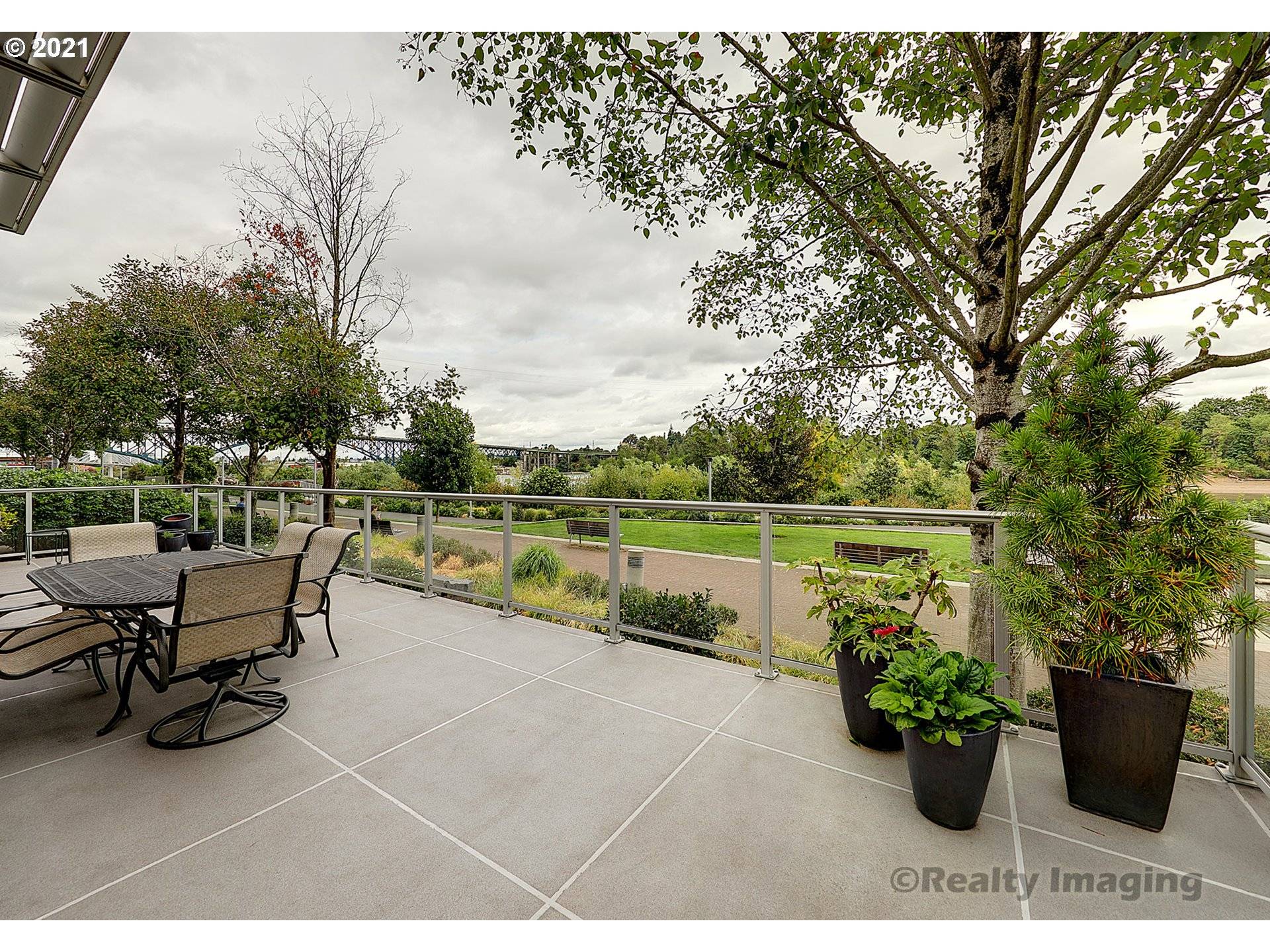 Portland, OR 97239,855 S PENNOYER ST