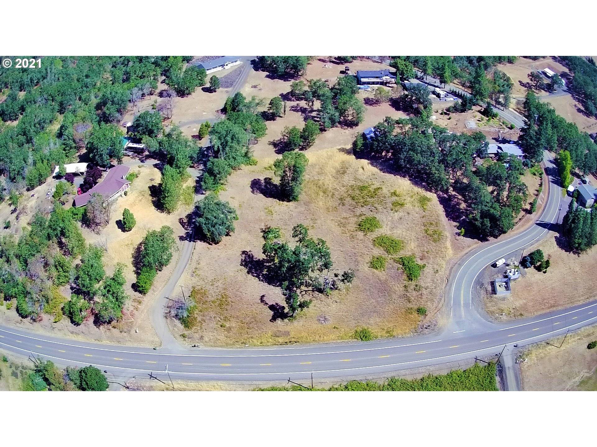 100 ARCADIA DR, Roseburg, OR 97471