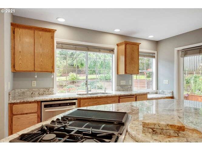 West Linn, OR 97068,1502 BRAEMAR CT