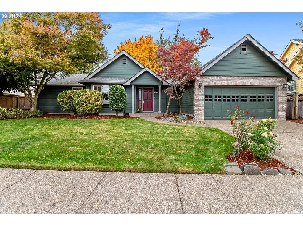 986 CHATEAU MEADOWS DR, Eugene, OR 97401