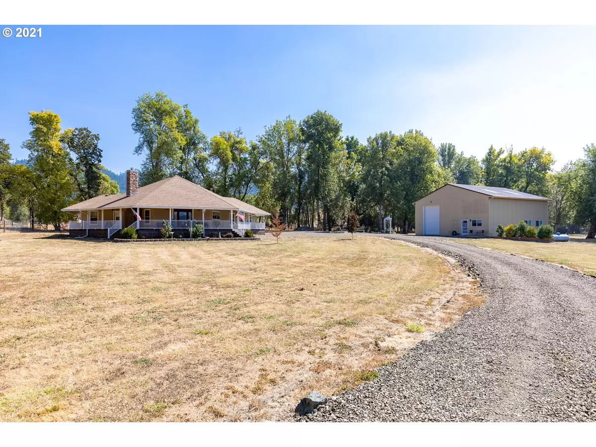 Sutherlin, OR 97479,390 HAMBRICK AVE