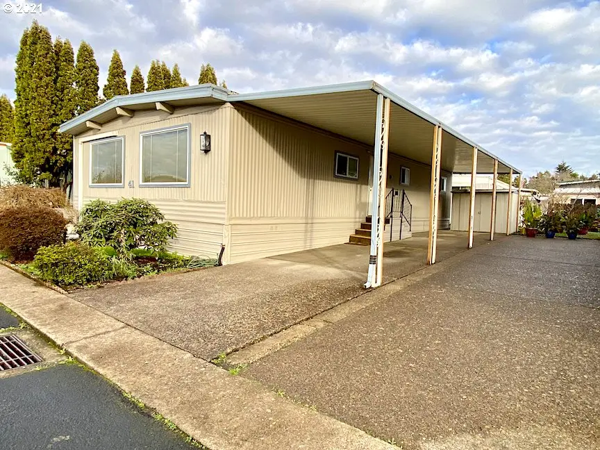 1800 Lakewood CT #Spc41, Eugene, OR 97402
