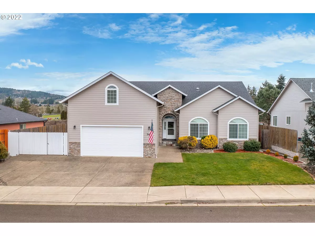 Sutherlin, OR 97479,346 ASHWOOD ST