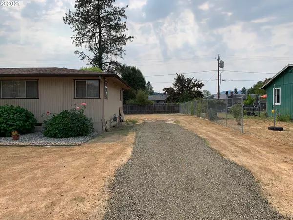 Sutherlin, OR 97479,261 EDDY ST