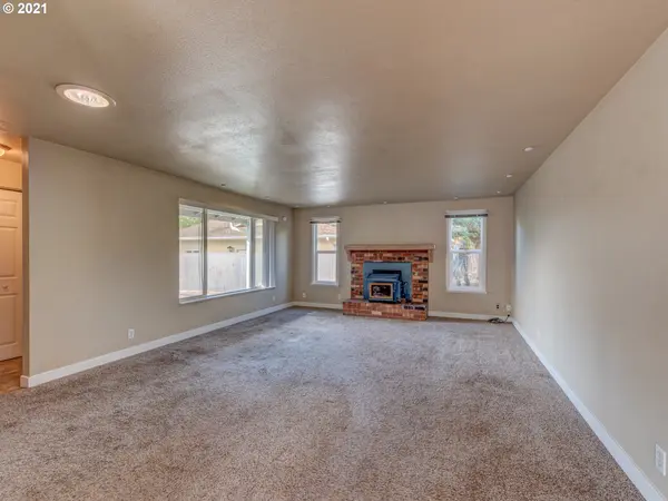 1035 7TH ST, Florence, OR 97439