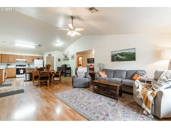 209 BLUEBIRD ST, Cottage Grove, OR 97424