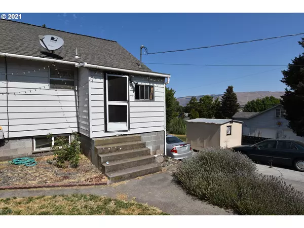 The Dalles, OR 97058,501 W 12TH