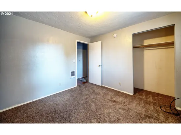 572 S 47TH PL, Springfield, OR 97478