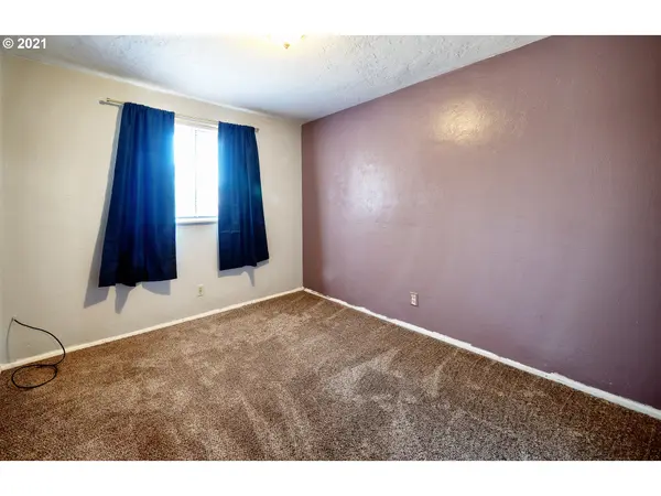 572 S 47TH PL, Springfield, OR 97478