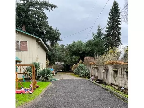 Eugene, OR 97401,2136 Rocky LN