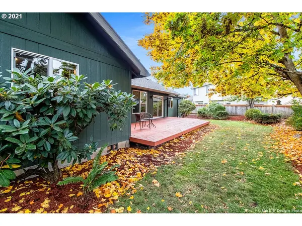 986 CHATEAU MEADOWS DR, Eugene, OR 97401