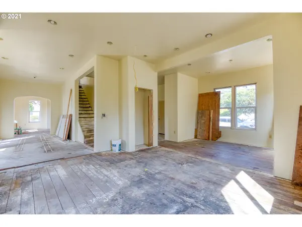 Myrtle Point, OR 97458,406 6TH