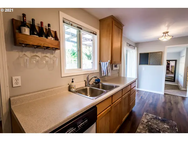 767 WATER ST, Springfield, OR 97477