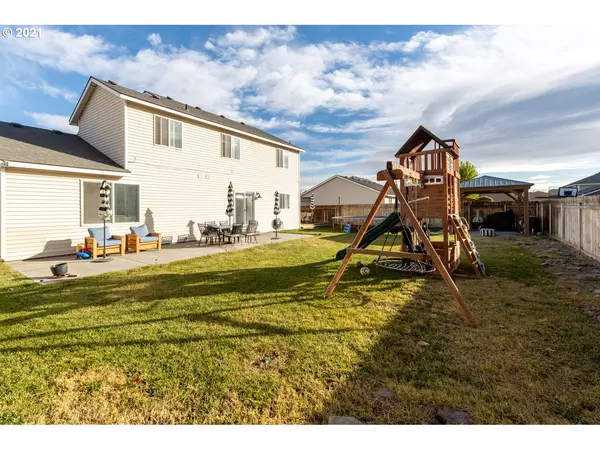 Hermiston, OR 97838,1340 NE GLADYS DR