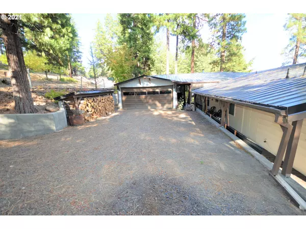 Wamic, OR 97063,315 OAK PARK LN