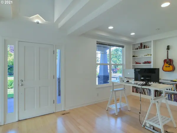 3065 POWDER RIVER DR, Eugene, OR 97408