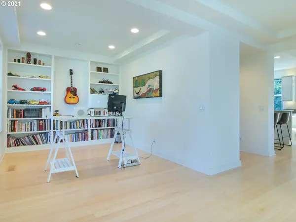 3065 POWDER RIVER DR, Eugene, OR 97408