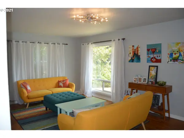 Springfield, OR 97477,1544 A ST