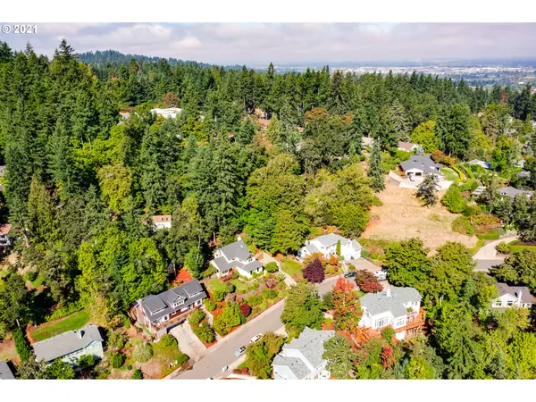 420 DELLWOOD DR, Eugene, OR 97405