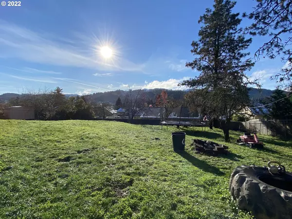 Sutherlin, OR 97479,1300 VANTAGE CT