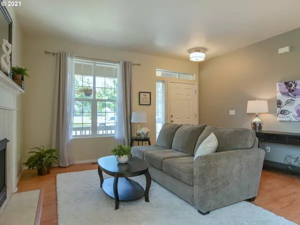 Eugene, OR 97402,909 THRONE DR