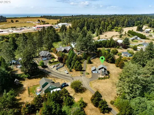 33225 Deerfield LN, Warrenton, OR 97146