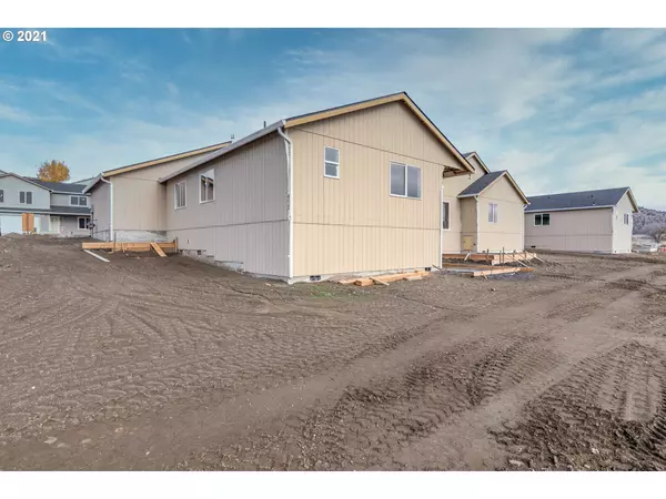 Prineville, OR 97754,694 NE Brookstone DR