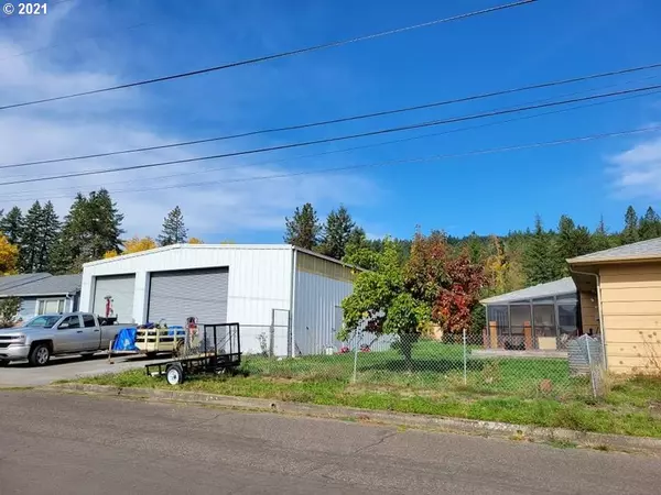 Sutherlin, OR 97479,427 TERRACE LN