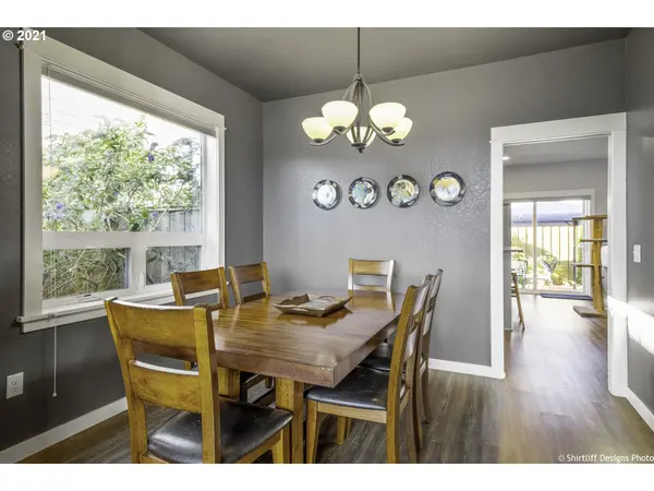 1834 W 4TH AVE, Junction City, OR 97448