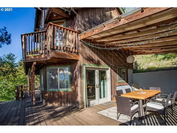 3675 UNIVERSITY ST, Eugene, OR 97405