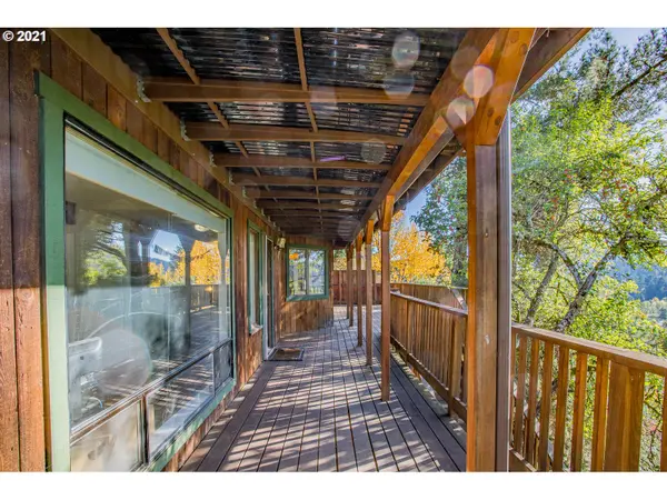 3675 UNIVERSITY ST, Eugene, OR 97405