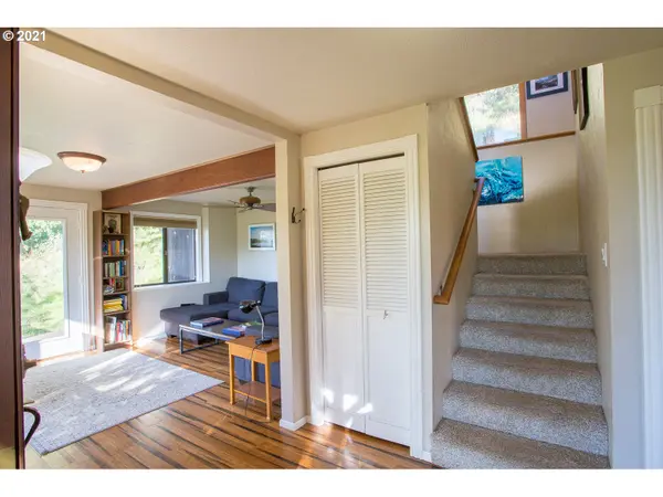 3675 UNIVERSITY ST, Eugene, OR 97405