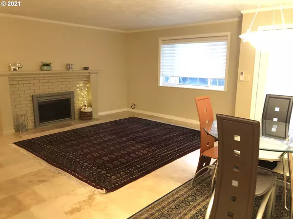 Eugene, OR 97401,599 COBURG RD #5A