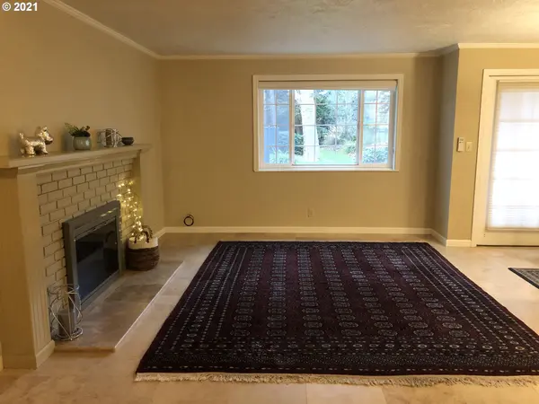 Eugene, OR 97401,599 COBURG RD #5A