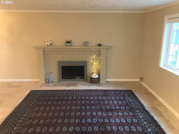 Eugene, OR 97401,599 COBURG RD #5A