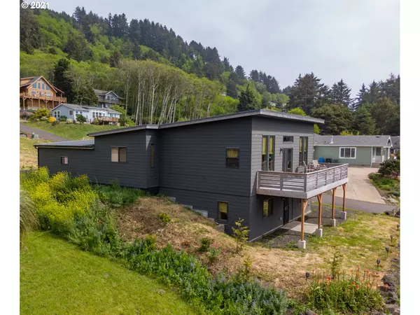 215 WINDSONG ST, Yachats, OR 97498