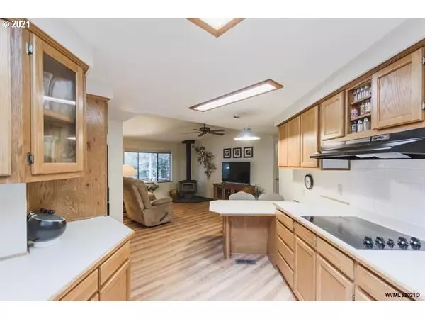 Corvallis, OR 97333,33125 SE WHITE OAK RD #28