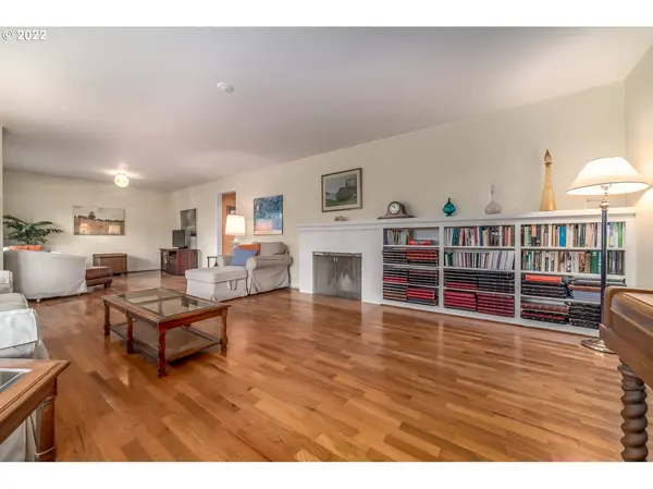 Eugene, OR 97401,873 PIONEER CT