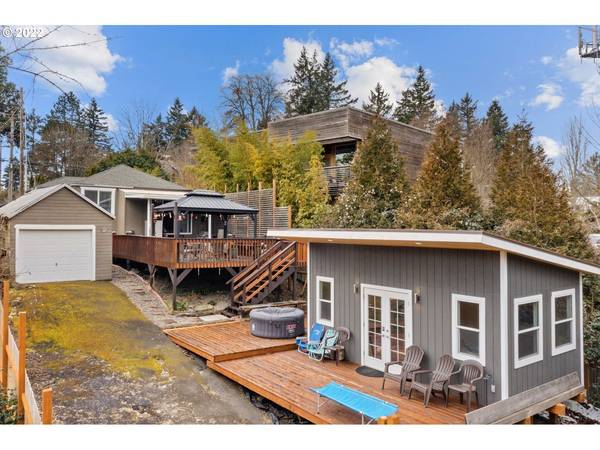 7982 SW 45TH AVE, Portland, OR 97219