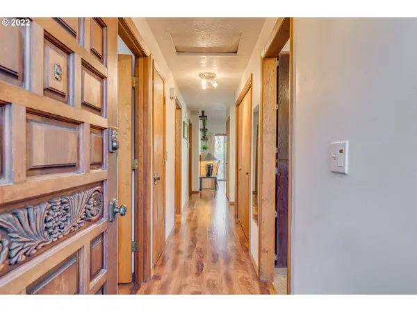 7586 SW CRESMOOR DR, Beaverton, OR 97008