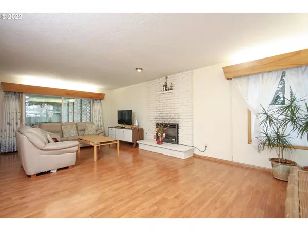 Portland, OR 97233,850 SE 136TH AVE