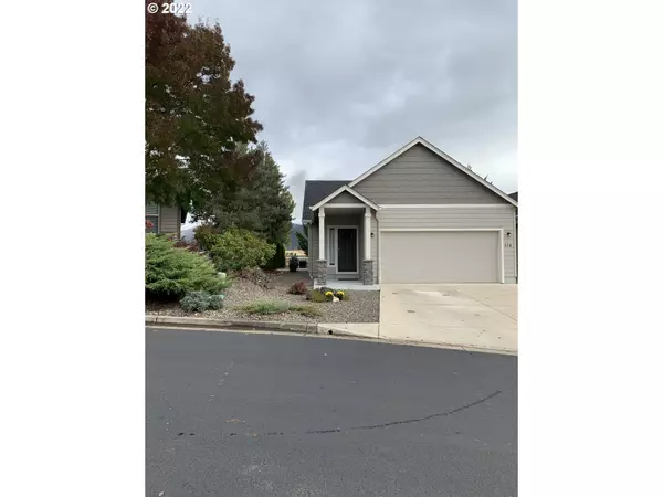 Sutherlin, OR 97479,378 BENTGRASS CT