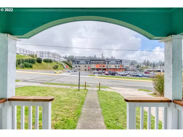 Coos Bay, OR 97420,754 S 7TH ST