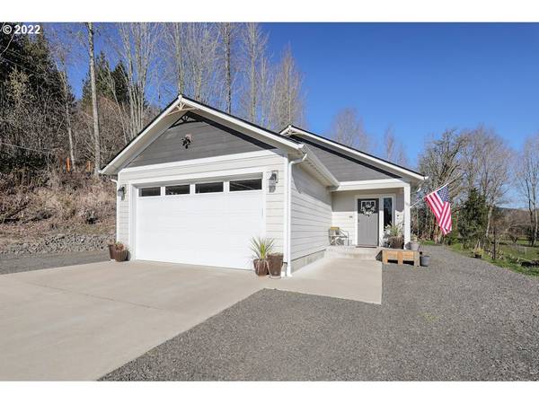 105 COOK FERRY RD, Castle Rock, WA 98611