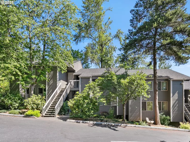 44 EAGLE CREST DR #1, Lake Oswego, OR 97035