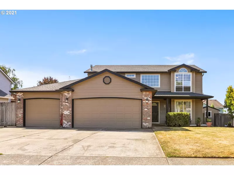 562 E HERITAGE LOOP, La Center, WA 98629