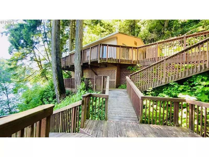 1302 N TENMILE LAKE, Lakeside, OR 97449