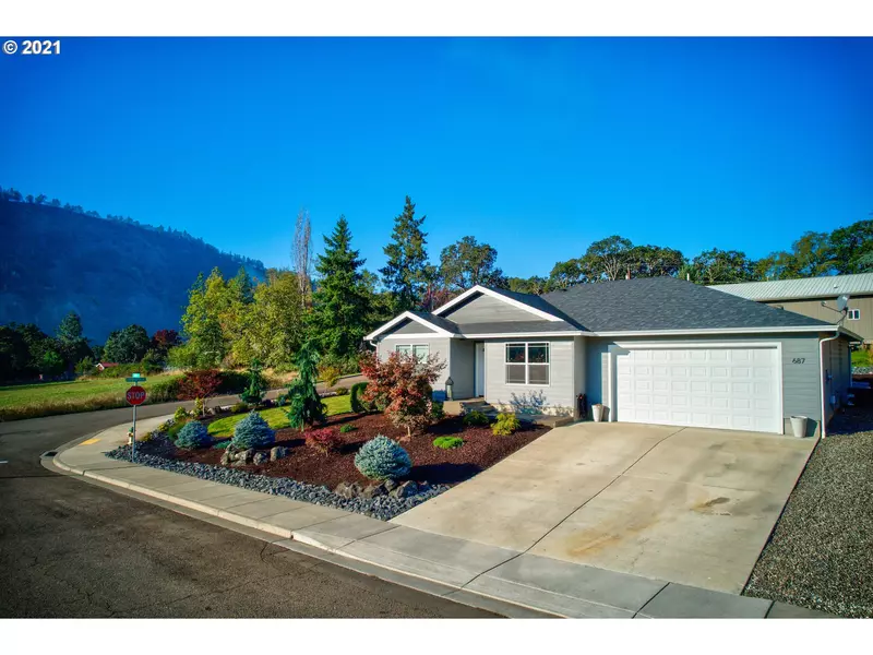 687 SE GARDEN WAY DR, Winston, OR 97496